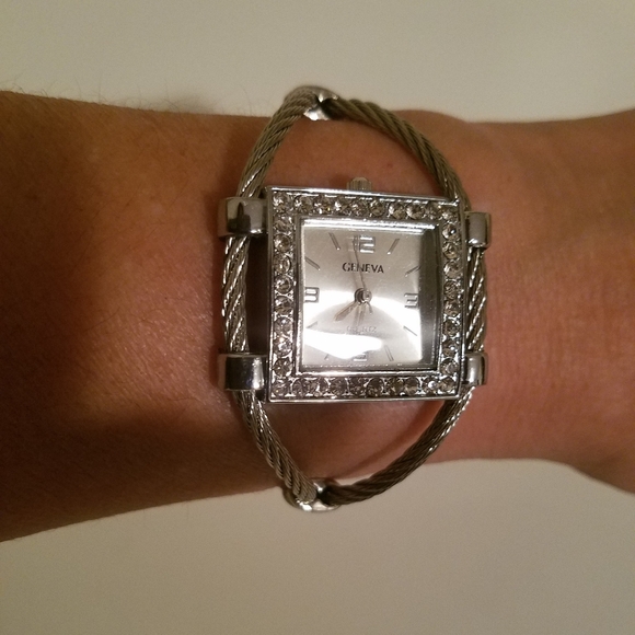 Geneva silv watch cuff w rhinestones & att battery - Picture 6 of 7